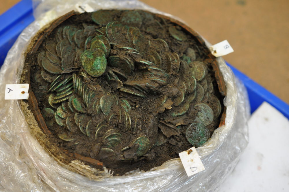 Detektoristé začátečníci objevili dva římské poklady